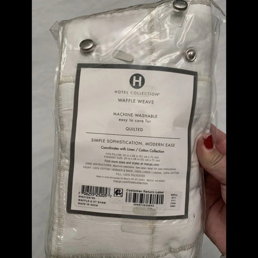 NIB Hotel‎ Collection Waffle Weave Quilted (1) Standard Sham Pillow